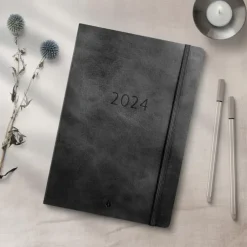 Hot Kalenteri 2024 Business Forma Deluxe Musta Kalenterit